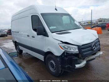  Salvage Mercedes-Benz Sprinter 2500