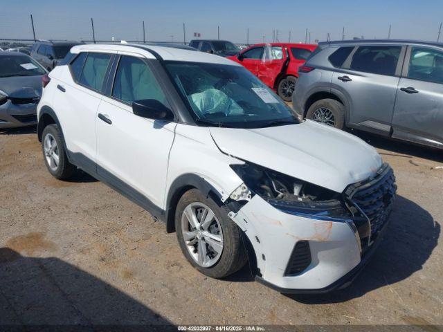  Salvage Nissan Kicks