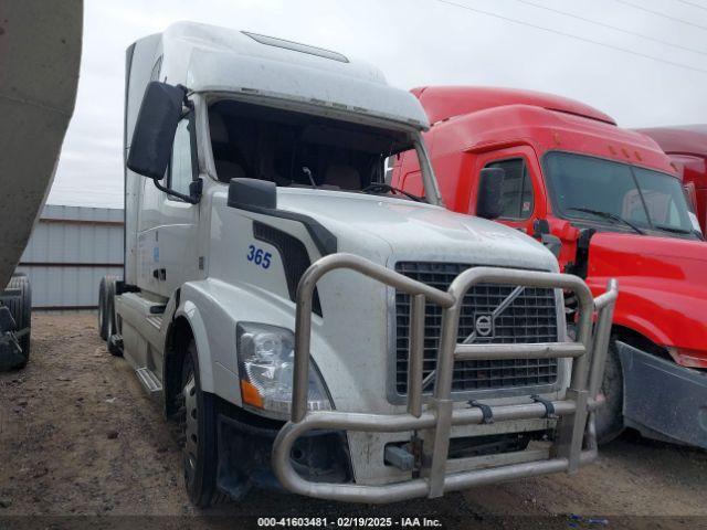  Salvage Volvo Vn