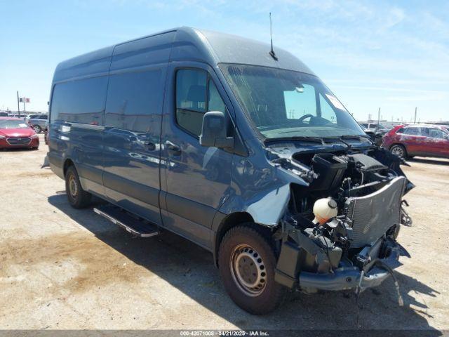 Salvage Mercedes-Benz Sprinter 2500
