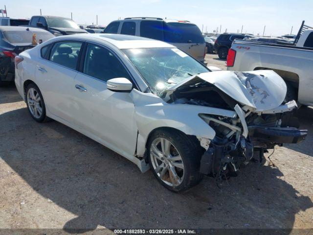  Salvage Nissan Altima