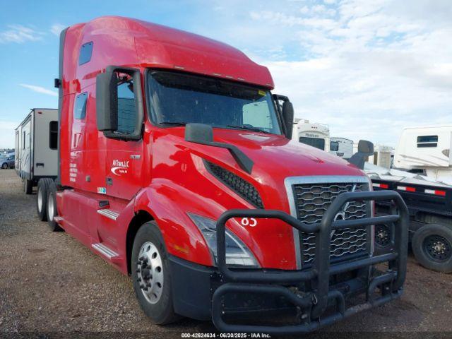  Salvage Volvo Vnl