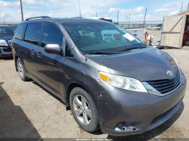  Salvage Toyota Sienna