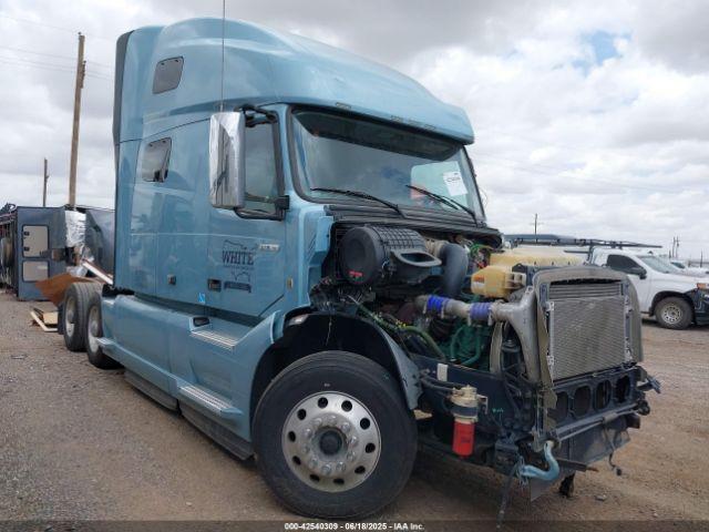  Salvage Volvo Vnl