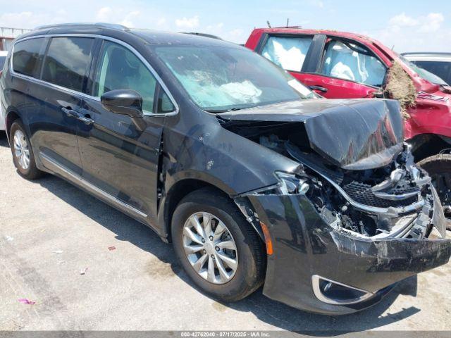  Salvage Chrysler Pacifica