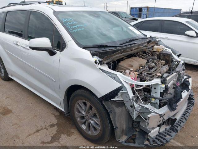  Salvage Toyota Sienna