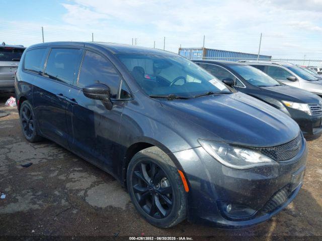  Salvage Chrysler Pacifica