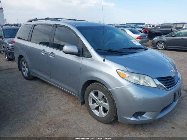  Salvage Toyota Sienna
