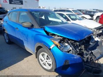  Salvage Nissan Kicks