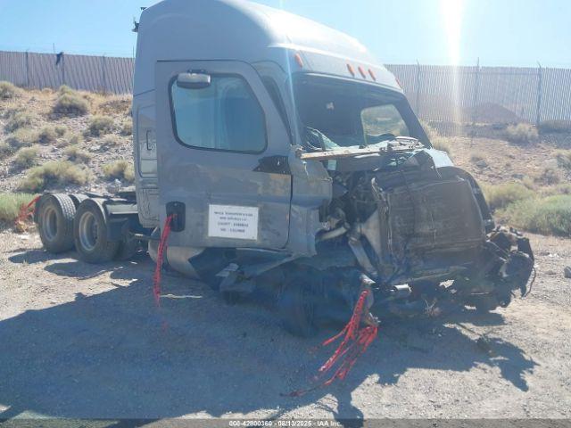  Salvage Freightliner New Cascadia 126