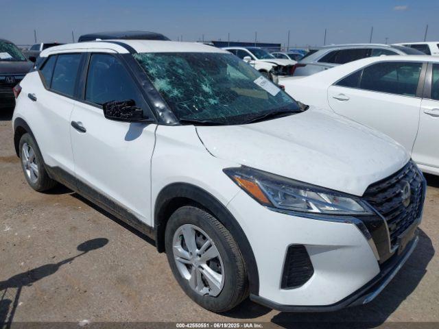  Salvage Nissan Kicks