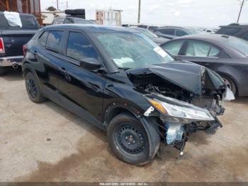  Salvage Nissan Kicks
