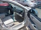 Toyota Camry Le Image 4