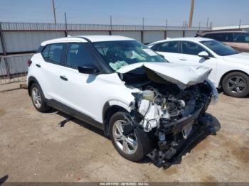  Salvage Nissan Kicks