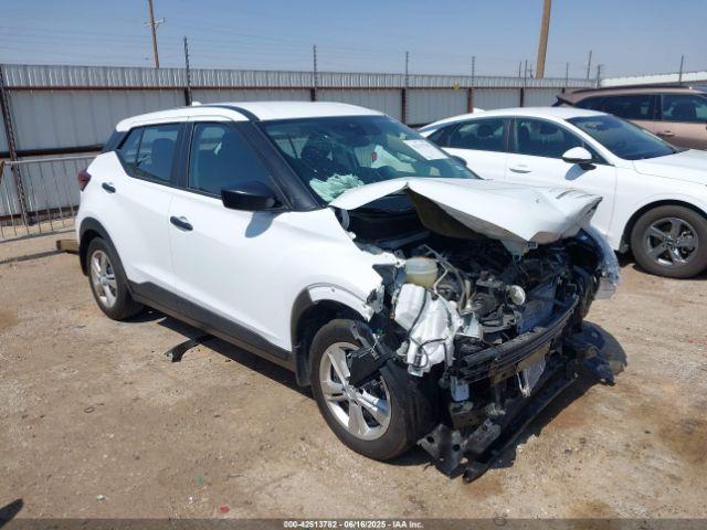  Salvage Nissan Kicks