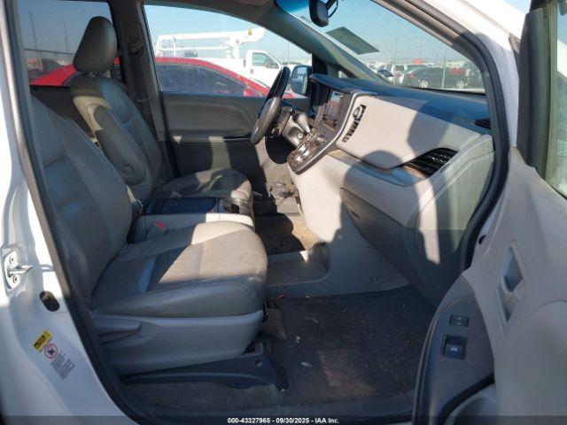 Toyota Sienna Le 8 Passenger Image 3