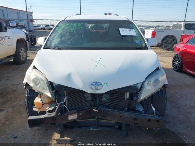 Toyota Sienna Le 8 Passenger Image 9