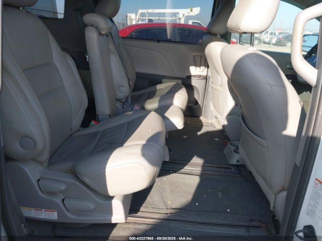 Toyota Sienna Le 8 Passenger Image 7