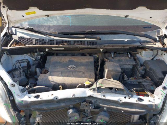 Toyota Sienna Le 8 Passenger Image 8