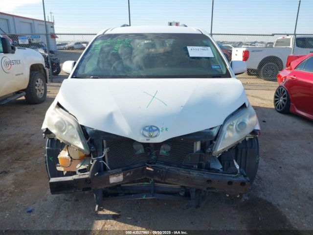 Toyota Sienna Le 8 Passenger Image 11