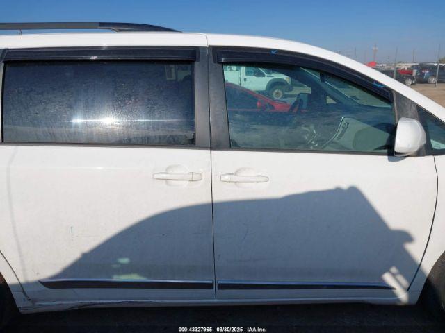 Toyota Sienna Le 8 Passenger Image 16