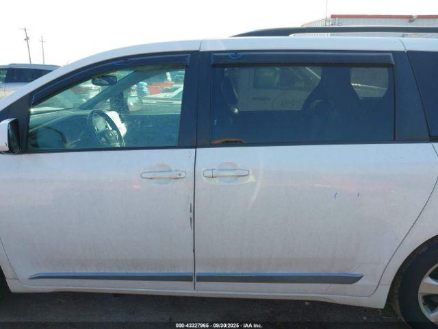 Toyota Sienna Le 8 Passenger Image 12