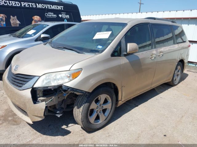Toyota Sienna Le V6 8 Passenger Image 10