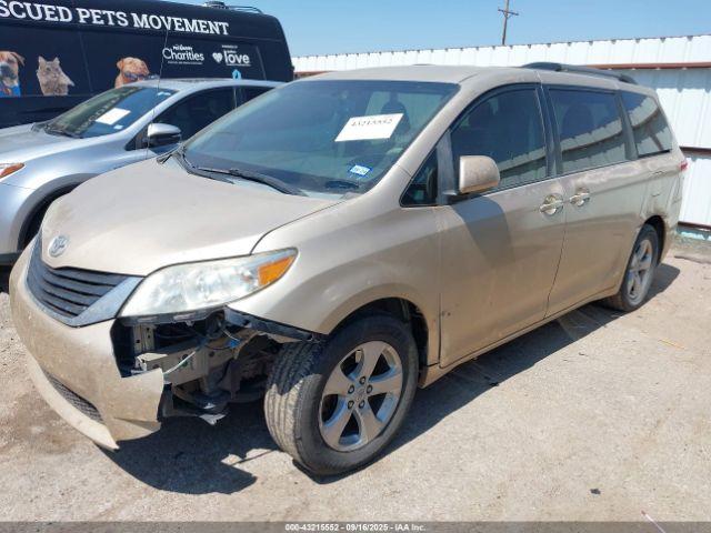 Toyota Sienna Le V6 8 Passenger Image 10