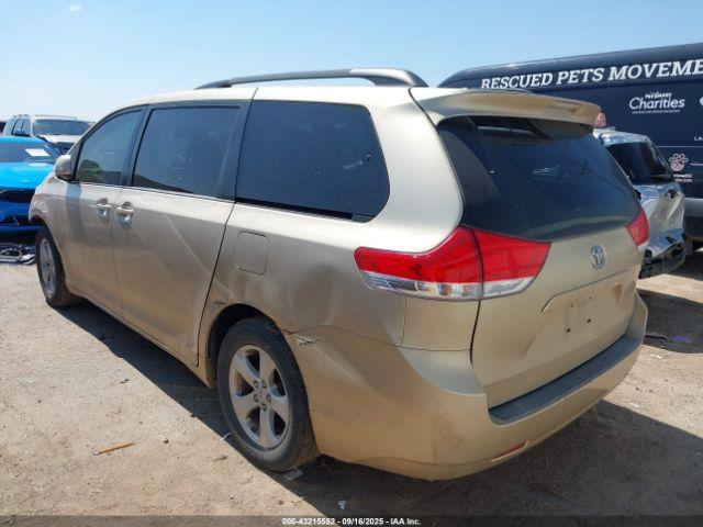 Toyota Sienna Le V6 8 Passenger Image 5