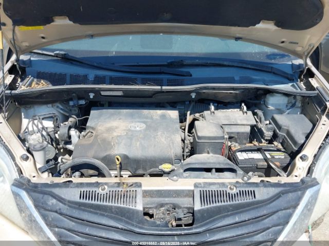 Toyota Sienna Le V6 8 Passenger Image 9