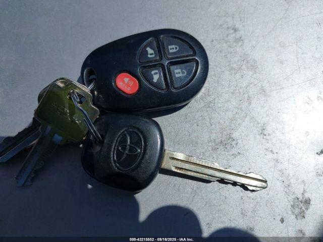 Toyota Sienna Le V6 8 Passenger Image 11