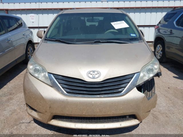 Toyota Sienna Le V6 8 Passenger Image 16