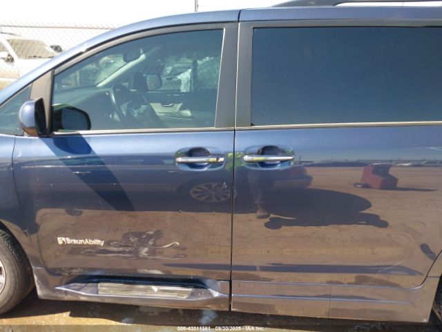 Toyota Sienna Xle Image 16