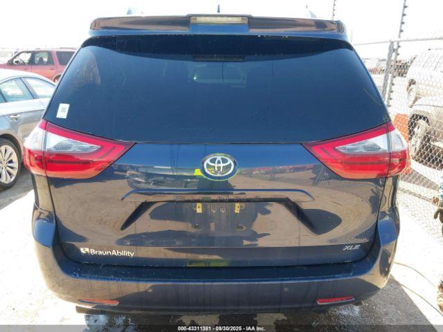 Toyota Sienna Xle Image 12