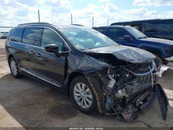  Salvage Chrysler Pacifica