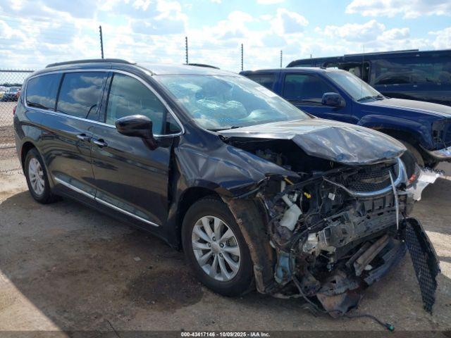  Salvage Chrysler Pacifica