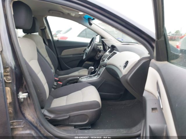 Chevrolet Cruze Ls Auto Image 12