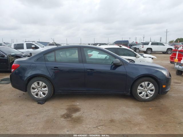 Chevrolet Cruze Ls Auto Image 11