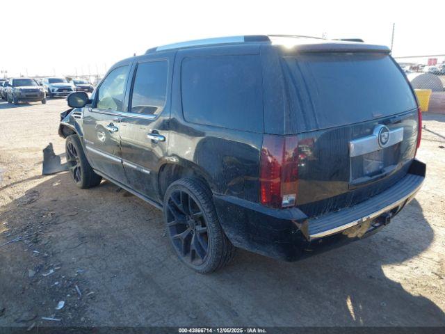 Cadillac Escalade Standard Image 14
