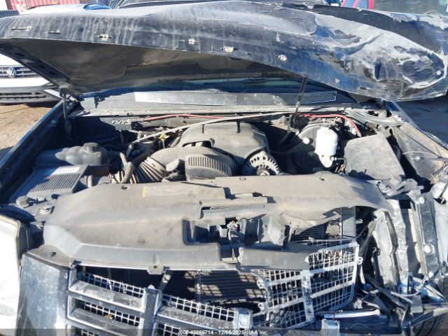 Cadillac Escalade Standard Image 11