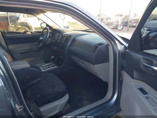 Chrysler 300 Touring Image 6