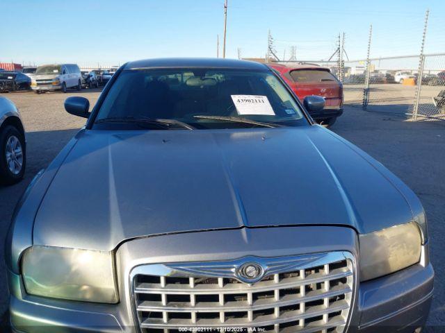 Chrysler 300 Touring Image 5