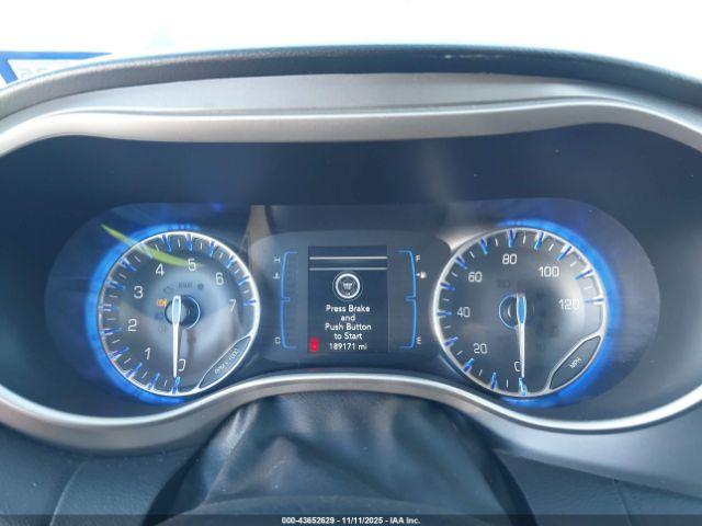 Chrysler Pacifica Touring Image 5