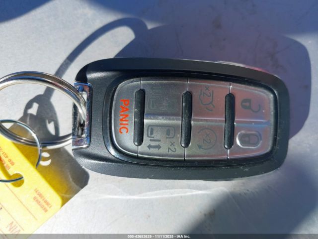 Chrysler Pacifica Touring Image 8