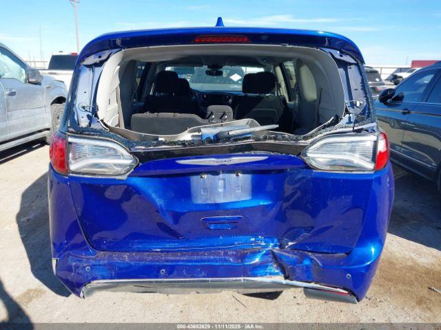 Chrysler Pacifica Touring Image 15