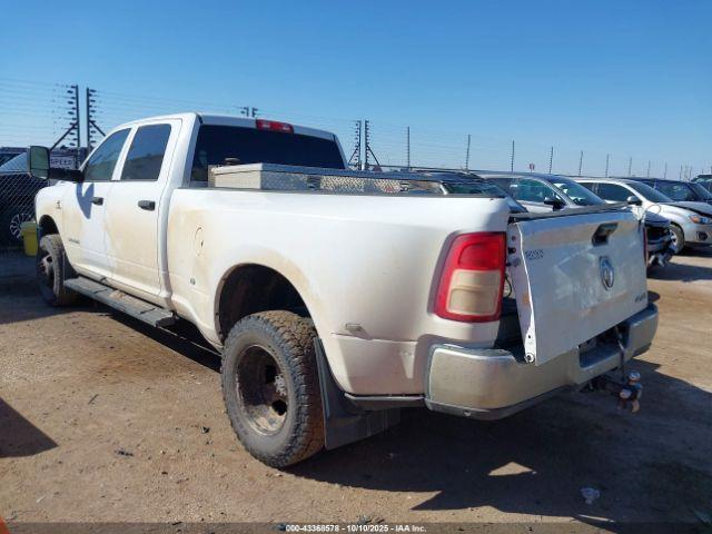 Ram 3500 Tradesman  4x4 8' Box Image 4