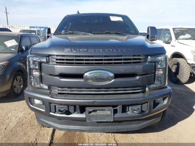 Ford F-250 Lariat Image 3
