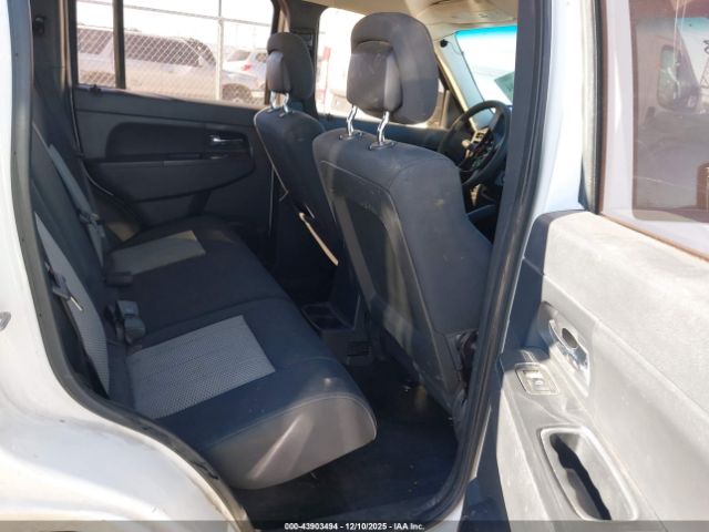 Jeep Liberty Sport Image 7