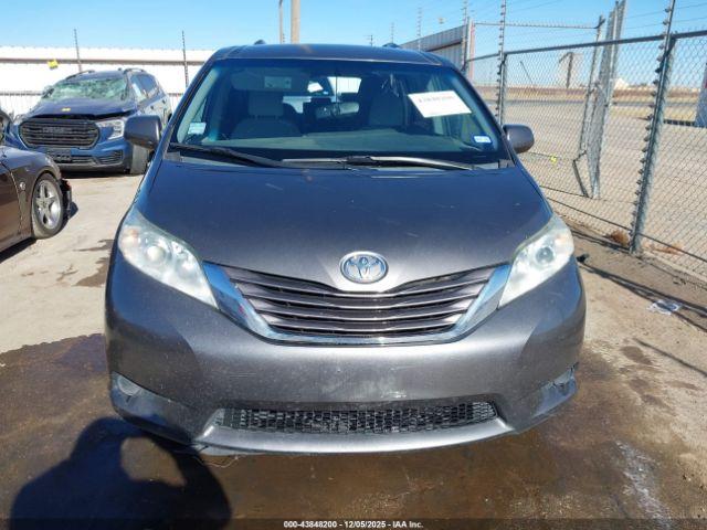 Toyota Sienna Le 8 Passenger Image 15