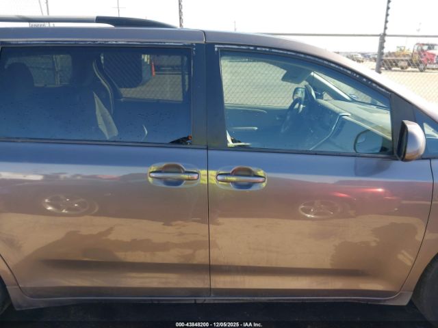 Toyota Sienna Le 8 Passenger Image 14